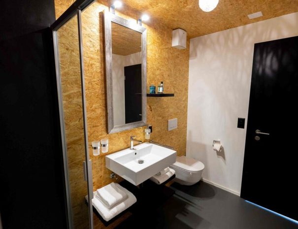 Salle de Bains, Le Foyer